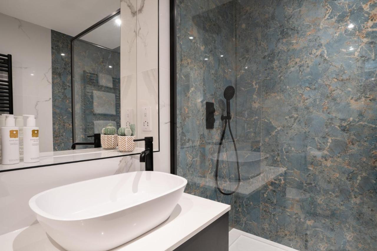 Brand New - Contemporary - 2 Bedroom - 2 Bathroom - Spacious Apartment - Lake Views Ambleside Dış mekan fotoğraf